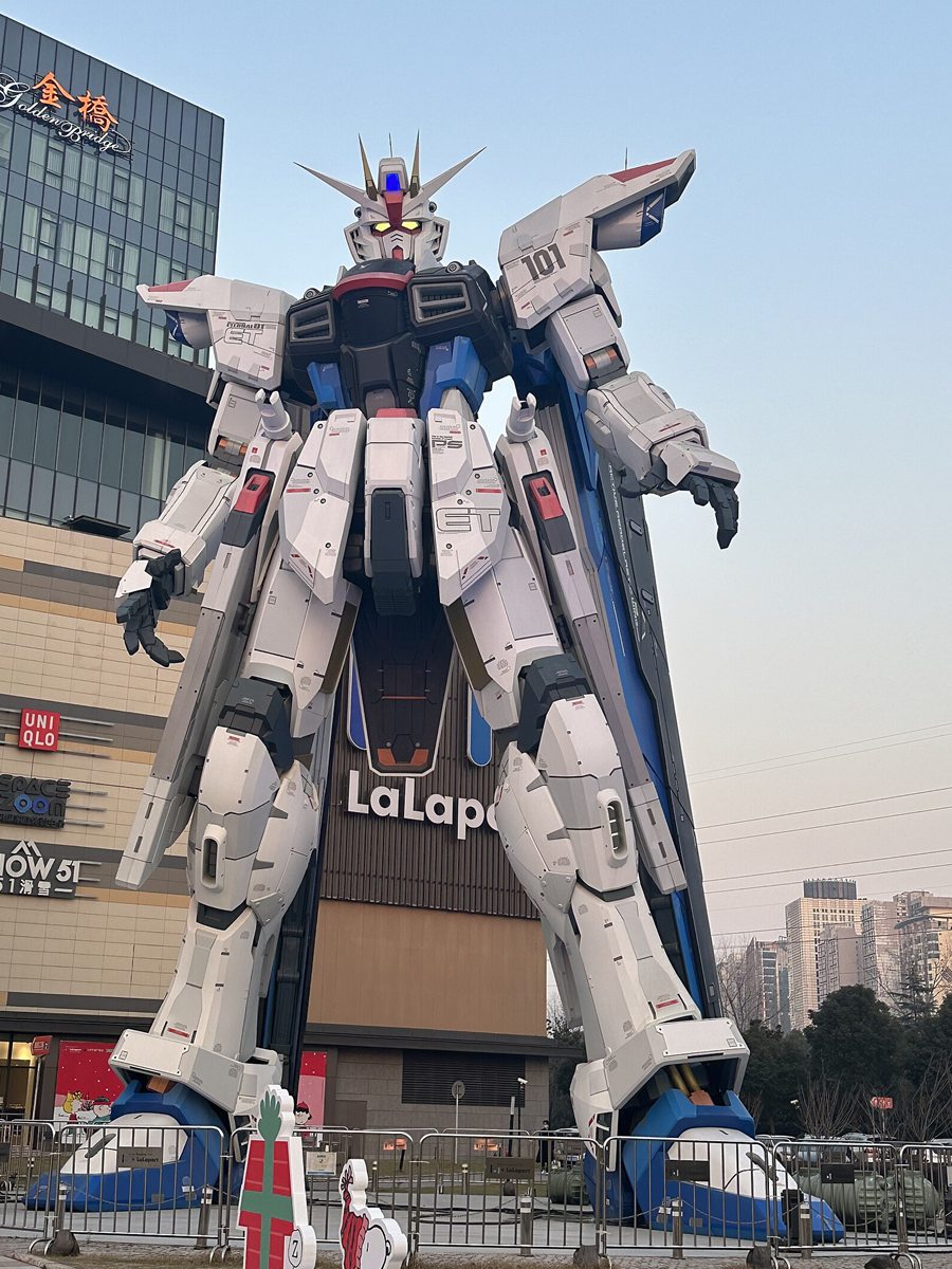 ZGMF-X10A Freedom Gundam statue, Shanghai
